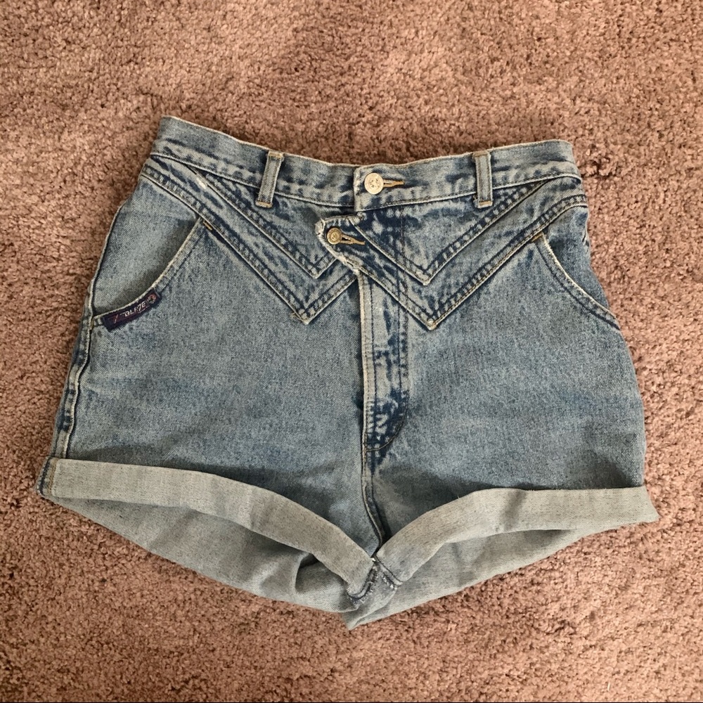 🎠 fun high-waisted vintage shorts 🎠